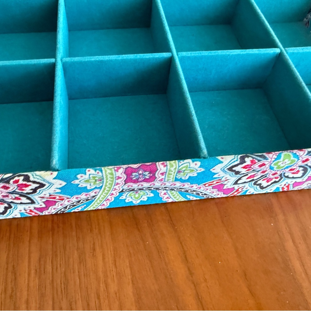 Raymond Waites Jewelry Organizer with 18 Compartments - Picture 3 of 9